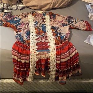 Floral kimono with lace trim , short sleeved.
